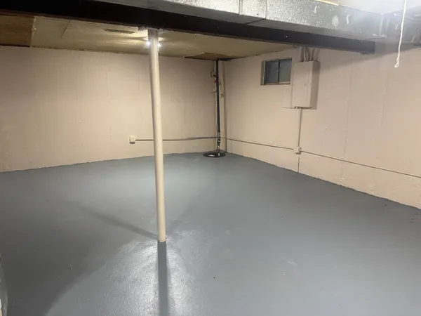 a view of a room with an empty space