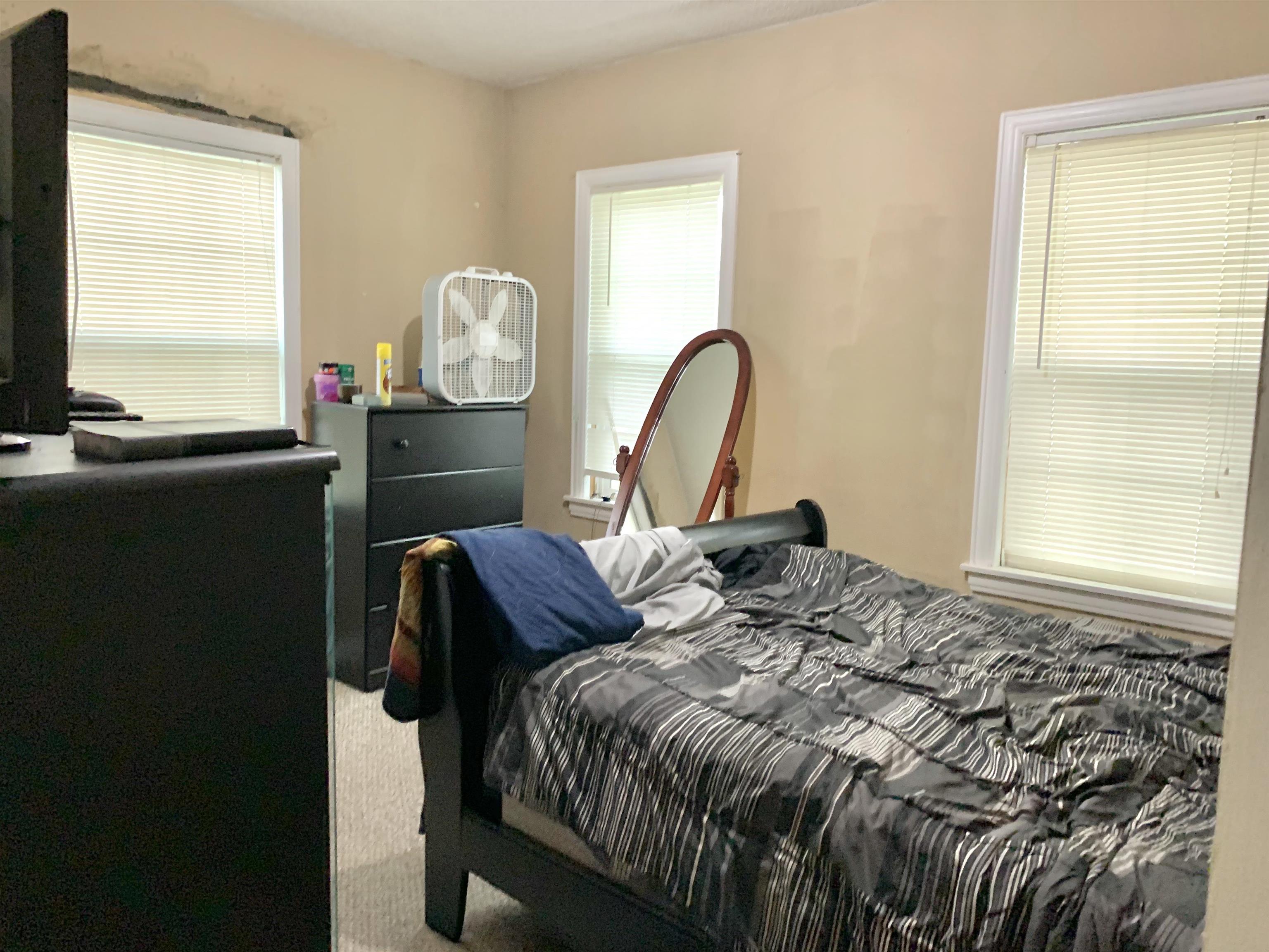 654 Harding Street Wichita, KS 67208 - Photo 11 of 25