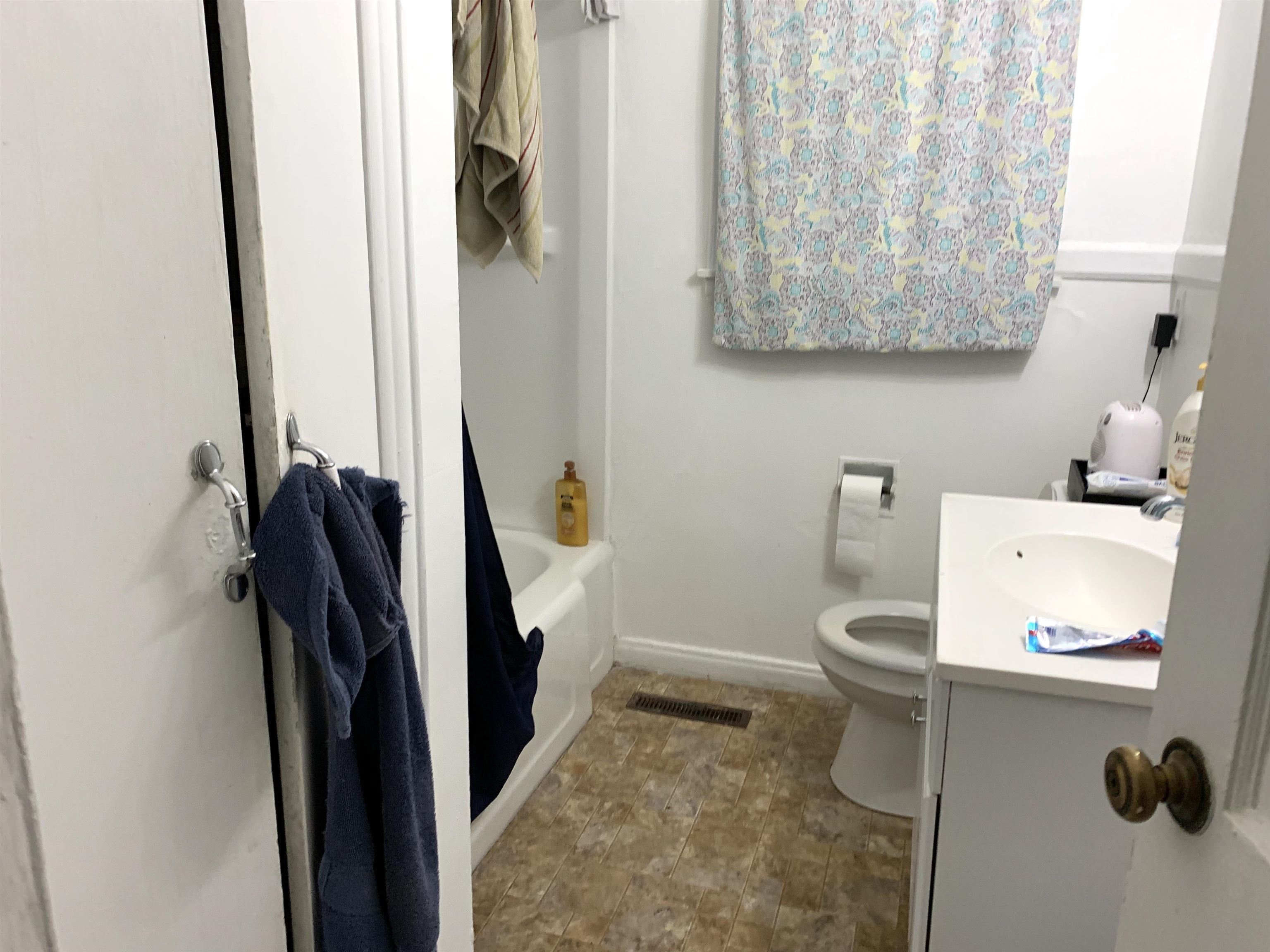 654 Harding Street Wichita, KS 67208 - Photo 13 of 25