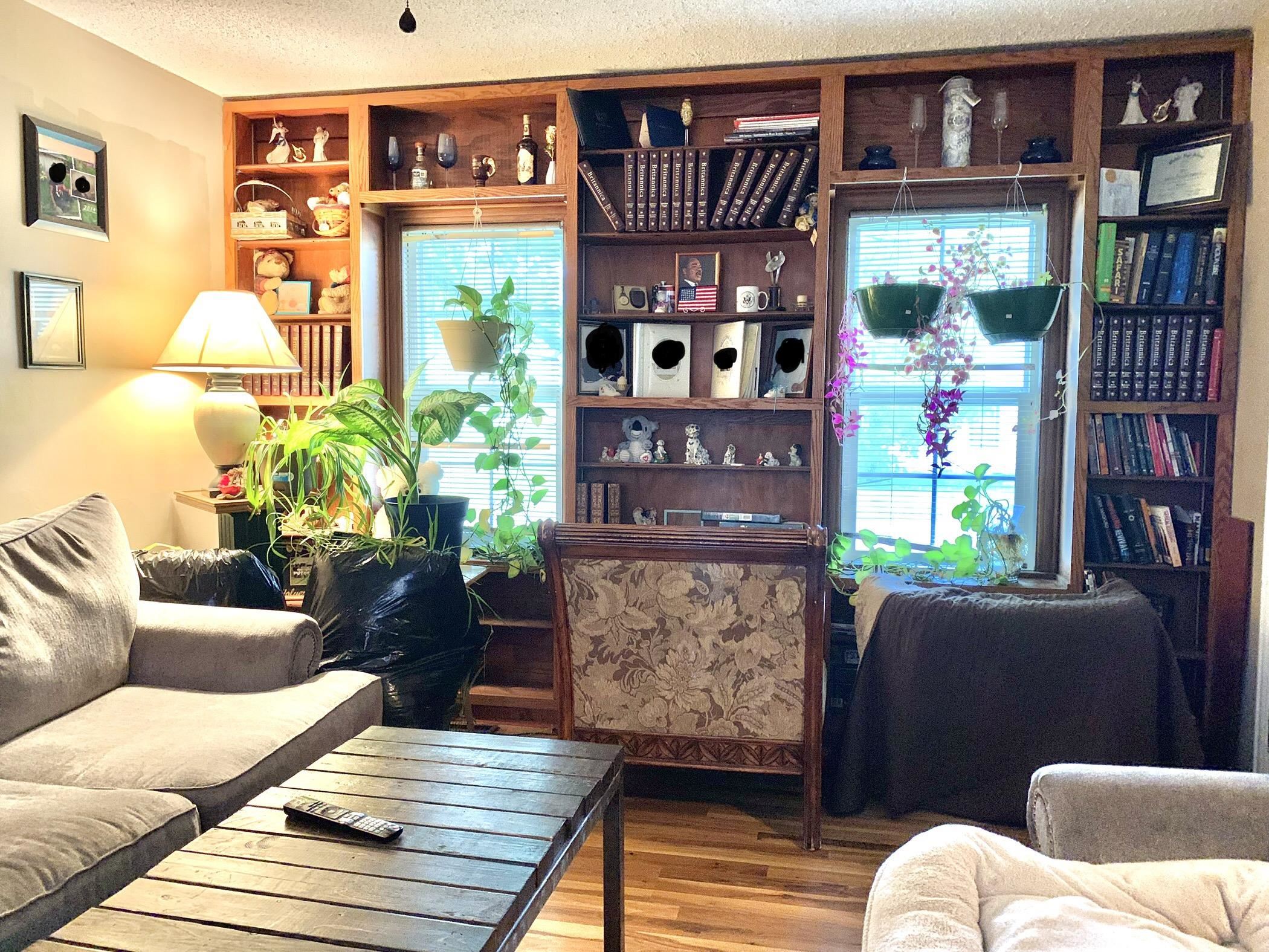 654 Harding Street Wichita, KS 67208 - Photo 4 of 25