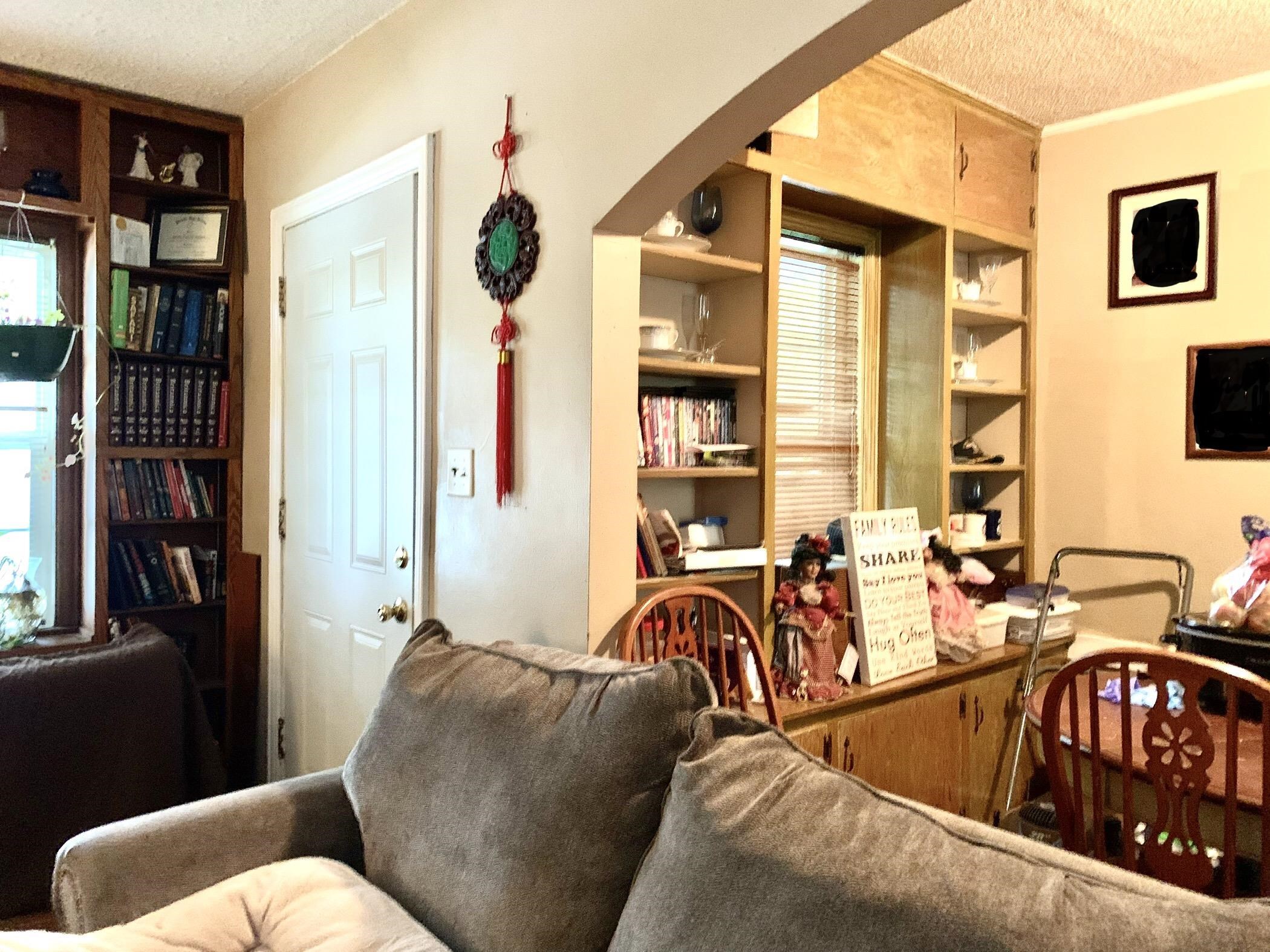 654 Harding Street Wichita, KS 67208 - Photo 5 of 25