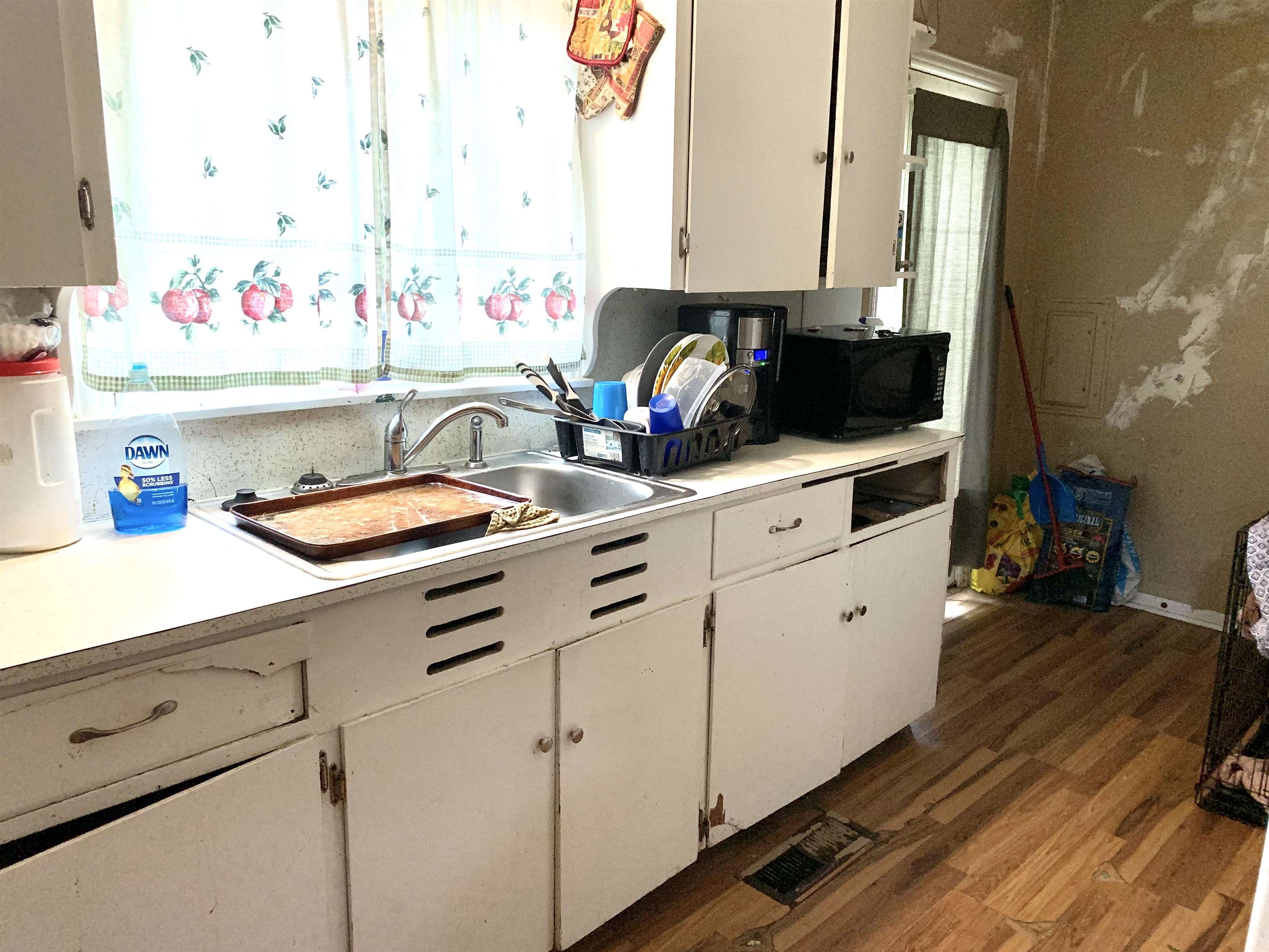 654 Harding Street Wichita, KS 67208 - Photo 9 of 25