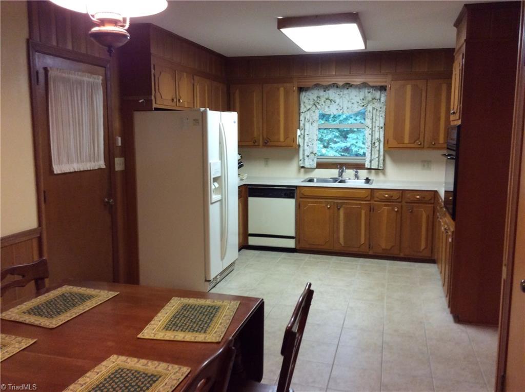 335 Doub Road Lewisville, NC 27023 - Photo 4 of 27 Eat in Kitchen with good cabinet spacing
