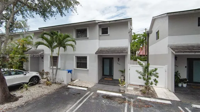 $575,000 | 3542 Southwest 17th Street, Unit 2B, Miami, FL 33145