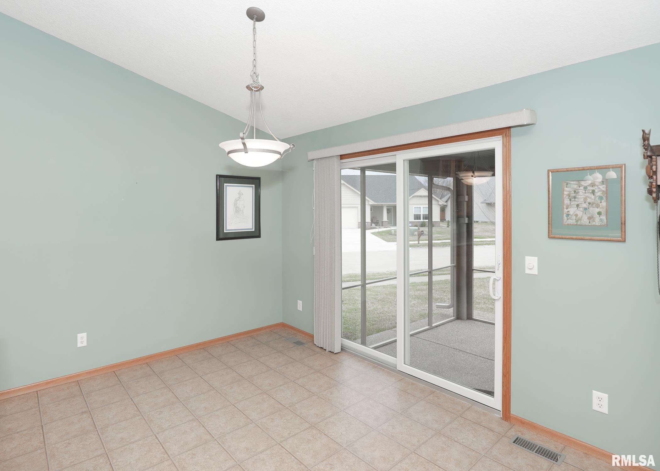 1356 33rd Ave Circle Silvis, IL 61282 - Photo 11 of 35