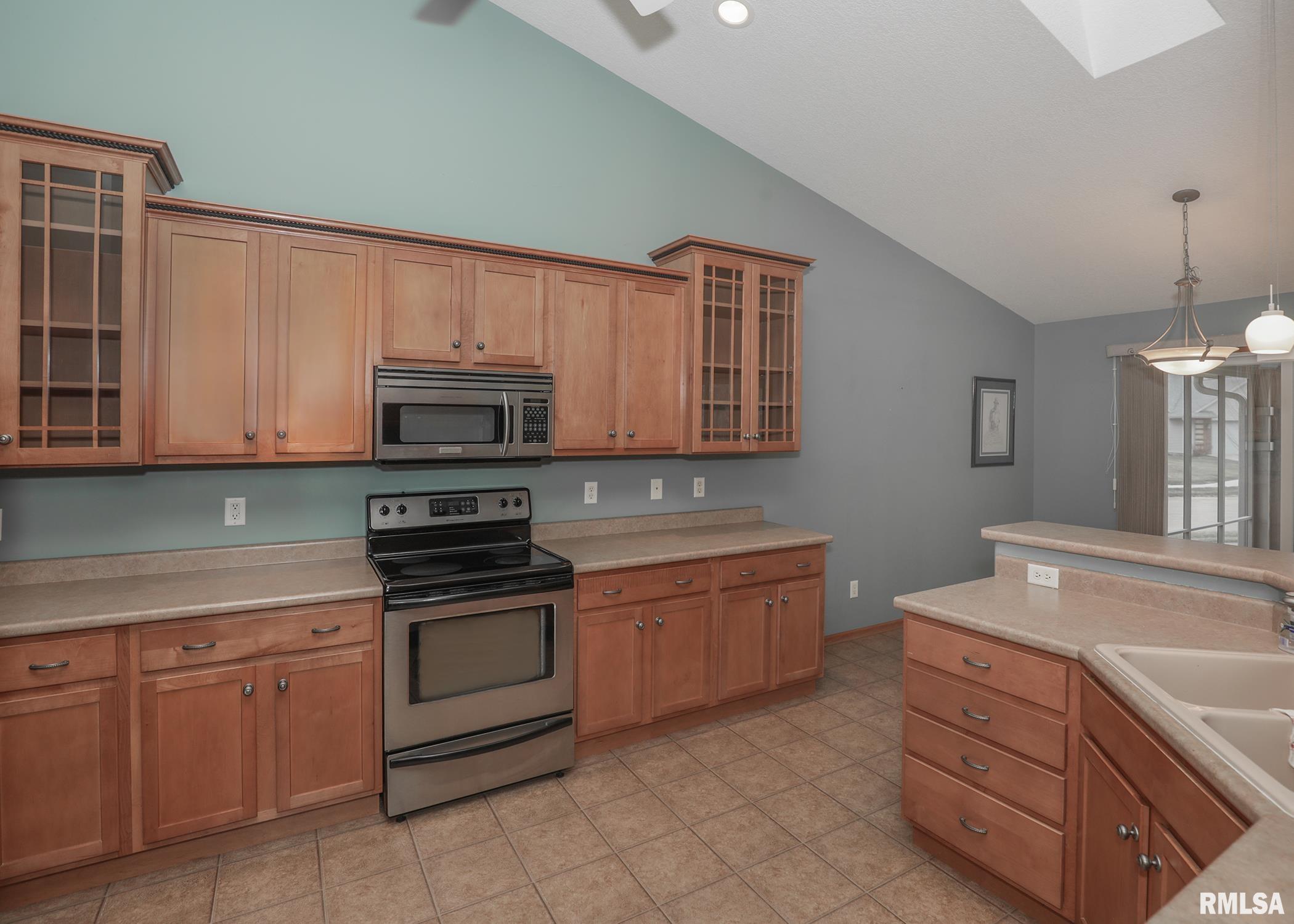 1356 33rd Ave Circle Silvis, IL 61282 - Photo 14 of 35