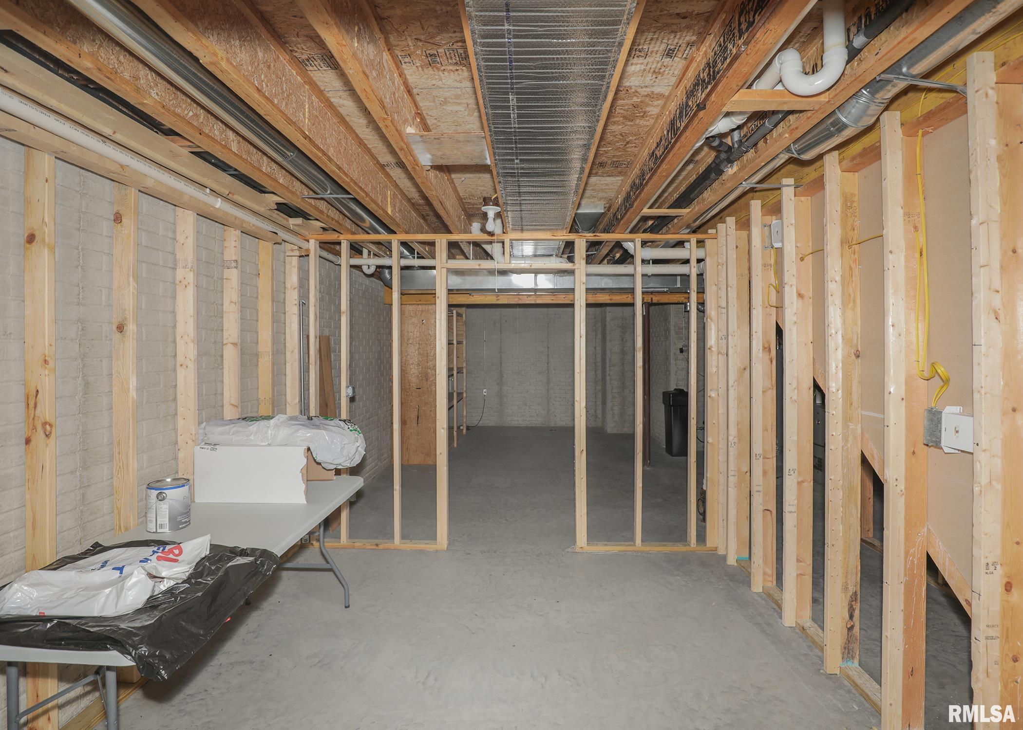 1356 33rd Ave Circle Silvis, IL 61282 - Photo 31 of 35