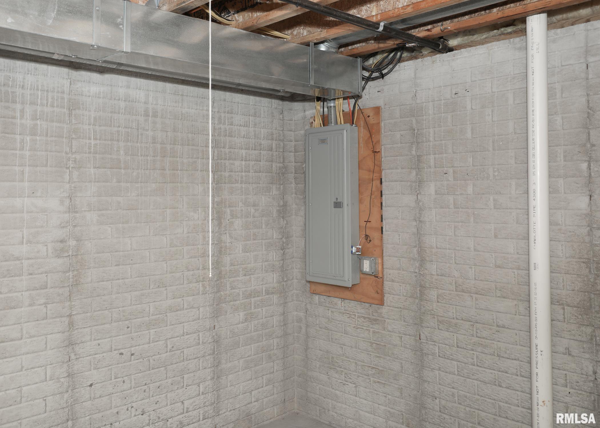 1356 33rd Ave Circle Silvis, IL 61282 - Photo 33 of 35