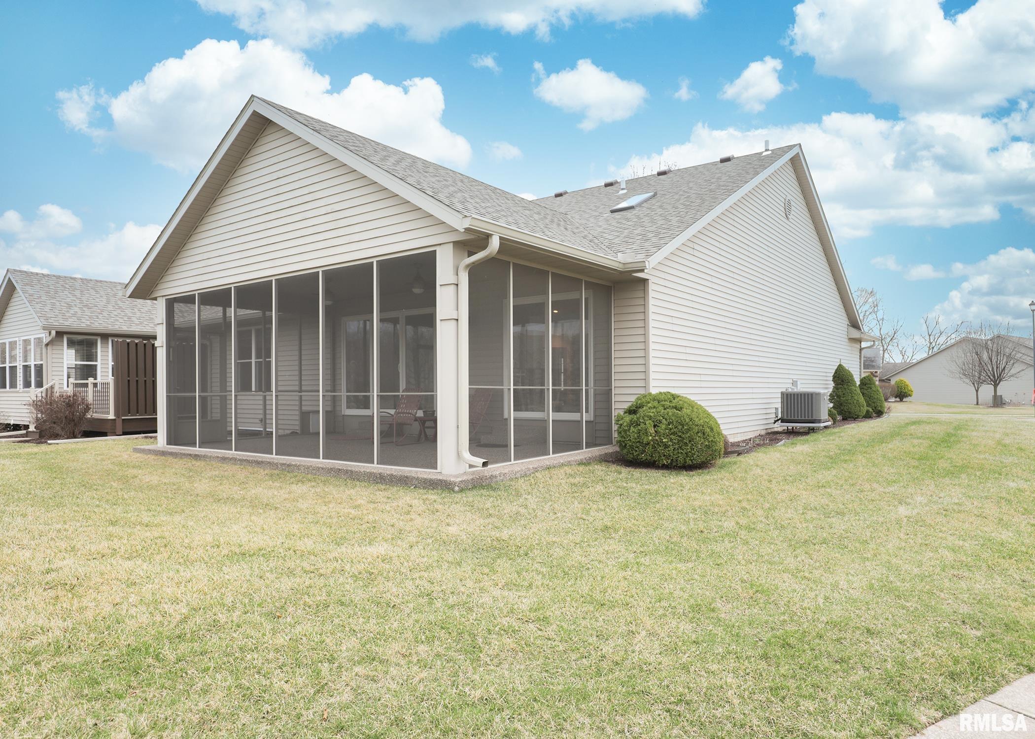 1356 33rd Ave Circle Silvis, IL 61282 - Photo 4 of 35