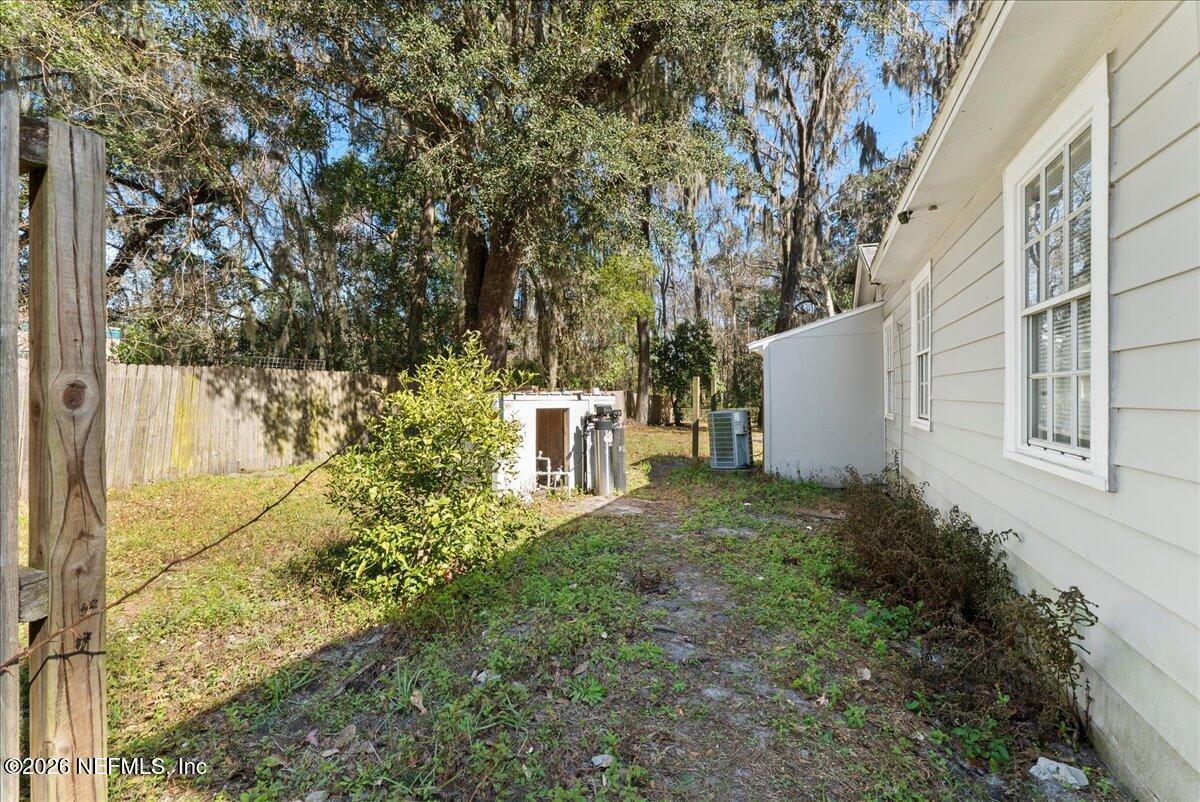 10565 Bessent Road North Jacksonville, FL 32218 - Photo 25 of 27 a view of a backyard