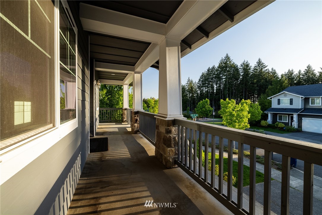 22519 35th Drive Southeast Bothell, WA 98021 - Photo 4 of 38 Gallery Image 4