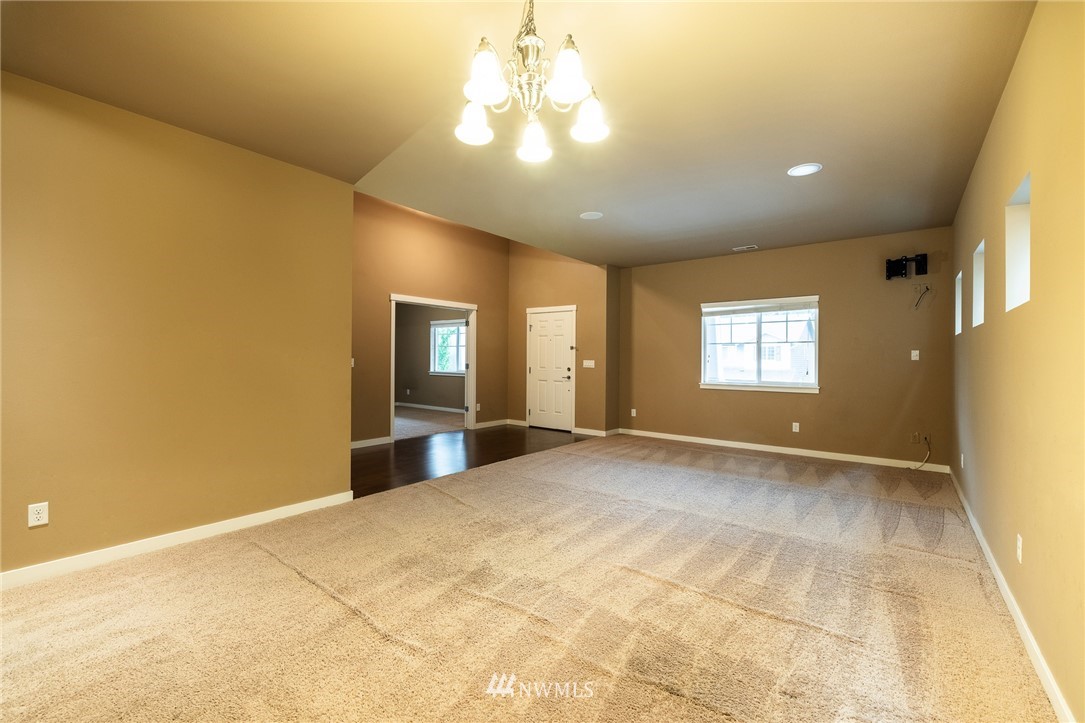 22519 35th Drive Southeast Bothell, WA 98021 - Photo 8 of 38 Gallery Image 8
