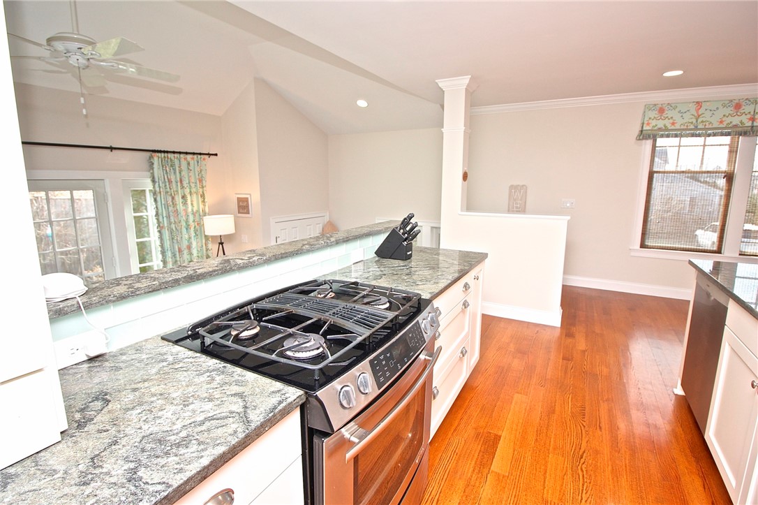 190 Coggeshall Avenue Newport, RI 02840 - Photo 12 of 50