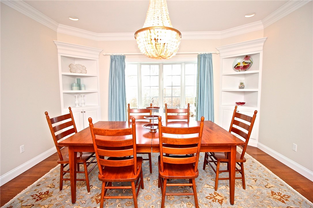 190 Coggeshall Avenue Newport, RI 02840 - Photo 17 of 50 Dining room