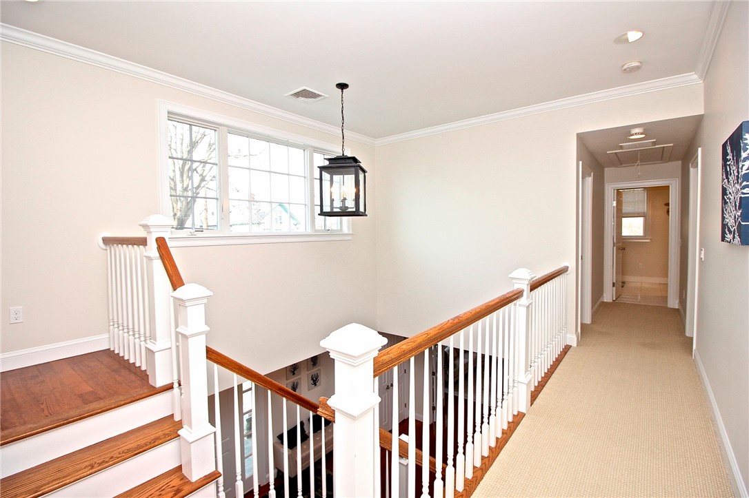 190 Coggeshall Avenue Newport, RI 02840 - Photo 31 of 50 2nd Floor Landing