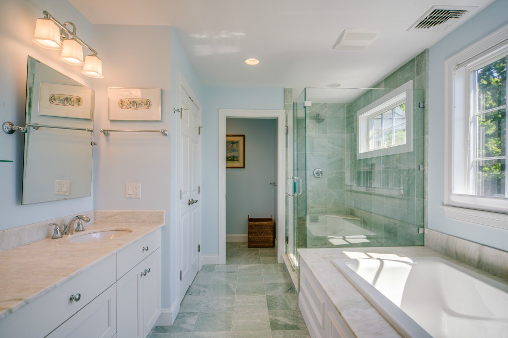 190 Coggeshall Avenue Newport, RI 02840 - Photo 34 of 50 Master Bath