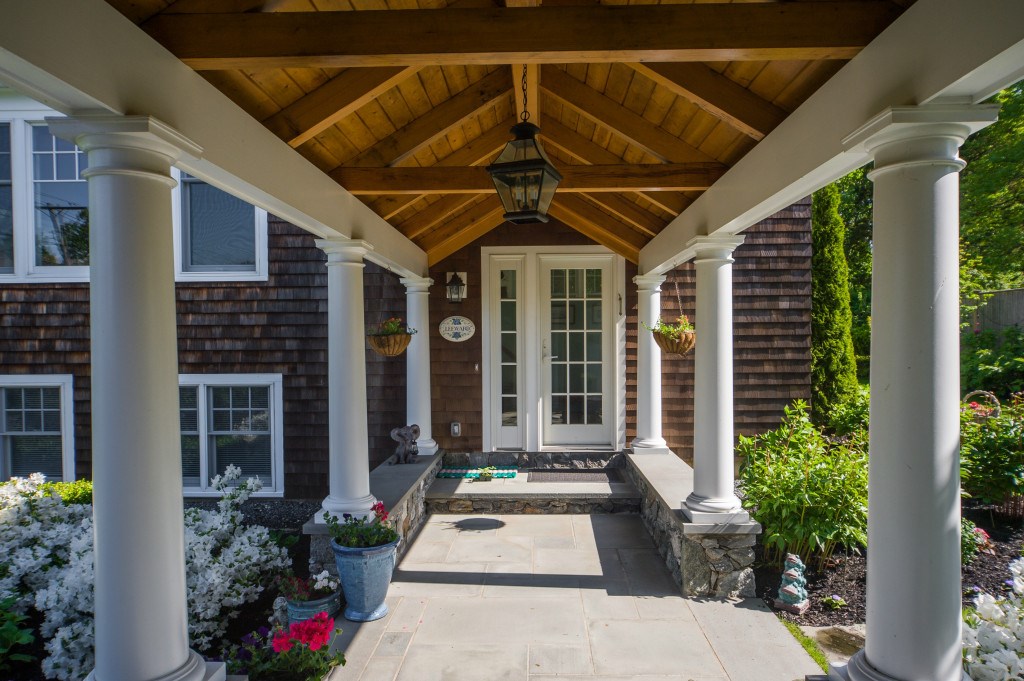 190 Coggeshall Avenue Newport, RI 02840 - Photo 4 of 50 Breezeway leading to Main House