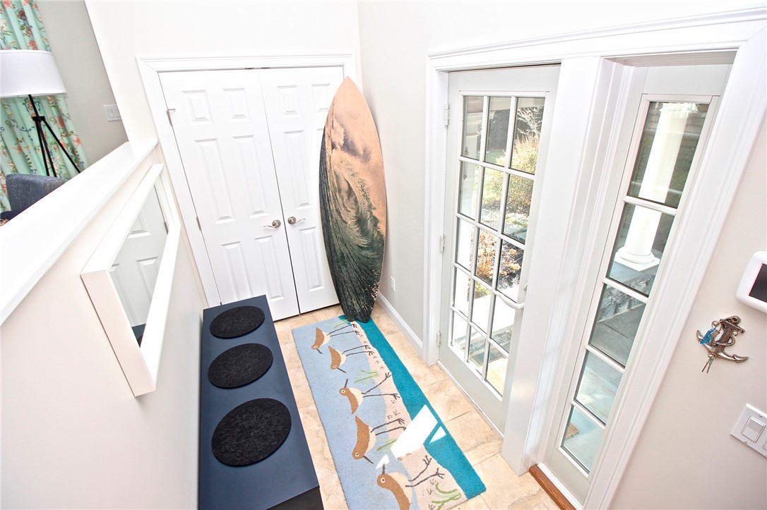 190 Coggeshall Avenue Newport, RI 02840 - Photo 5 of 50 Entry off Breeezeway