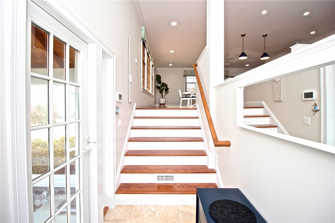 190 Coggeshall Avenue Newport, RI 02840 - Photo 6 of 50 Breezeway side entry to Kitchen