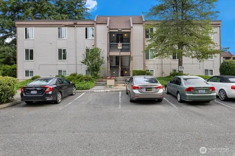 $429,995 | 14600 Northeast 32nd Street, Unit I15, Bellevue, WA 98007