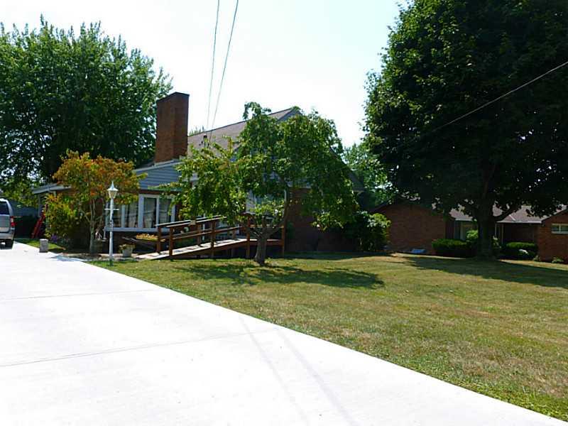 29 Greenview Drive McKees Rocks, PA 15136 - Photo 2 of 21 Exterior Front.