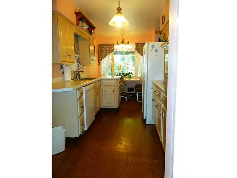 29 Greenview Drive McKees Rocks, PA 15136 - Photo 8 of 21 Kitchen.