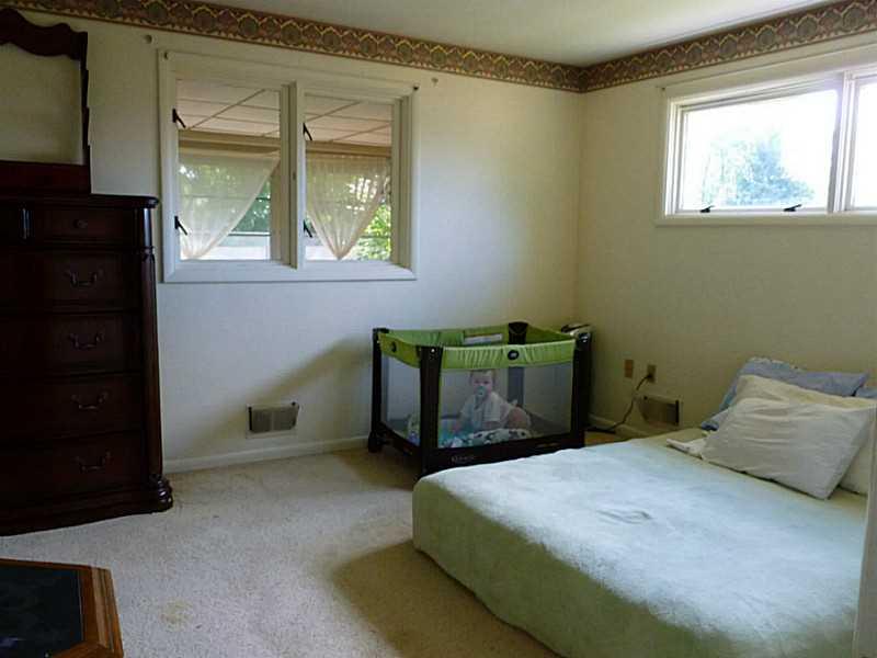 29 Greenview Drive McKees Rocks, PA 15136 - Photo 9 of 21 Bedroom.
