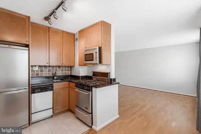 $1,595 | 1730 Arlington Boulevard, Unit 209, Arlington, VA 22209