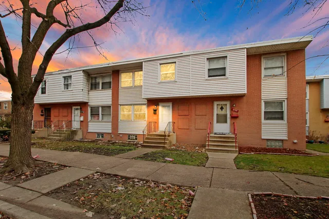 $339,000 | 6521 North Kedzie Avenue, Chicago, IL 60645