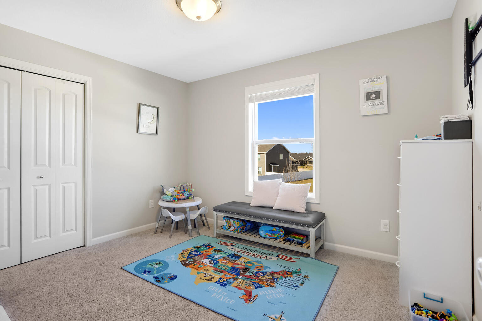 807 Cates Drive Mahomet, IL 61853 - Photo 15 of 33 a living room with furniture and a window