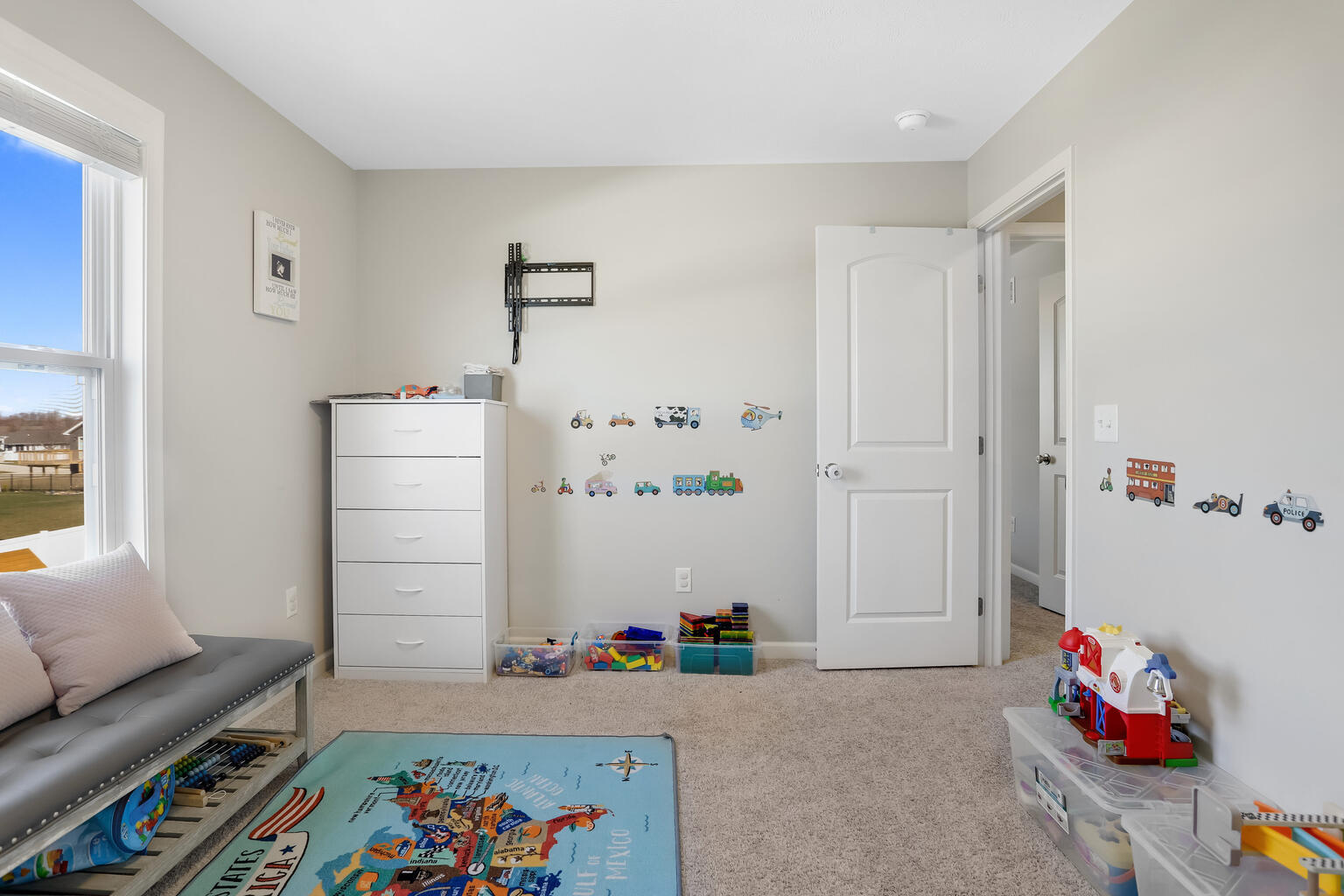 807 Cates Drive Mahomet, IL 61853 - Photo 16 of 33 a room with toys and hard wood floor
