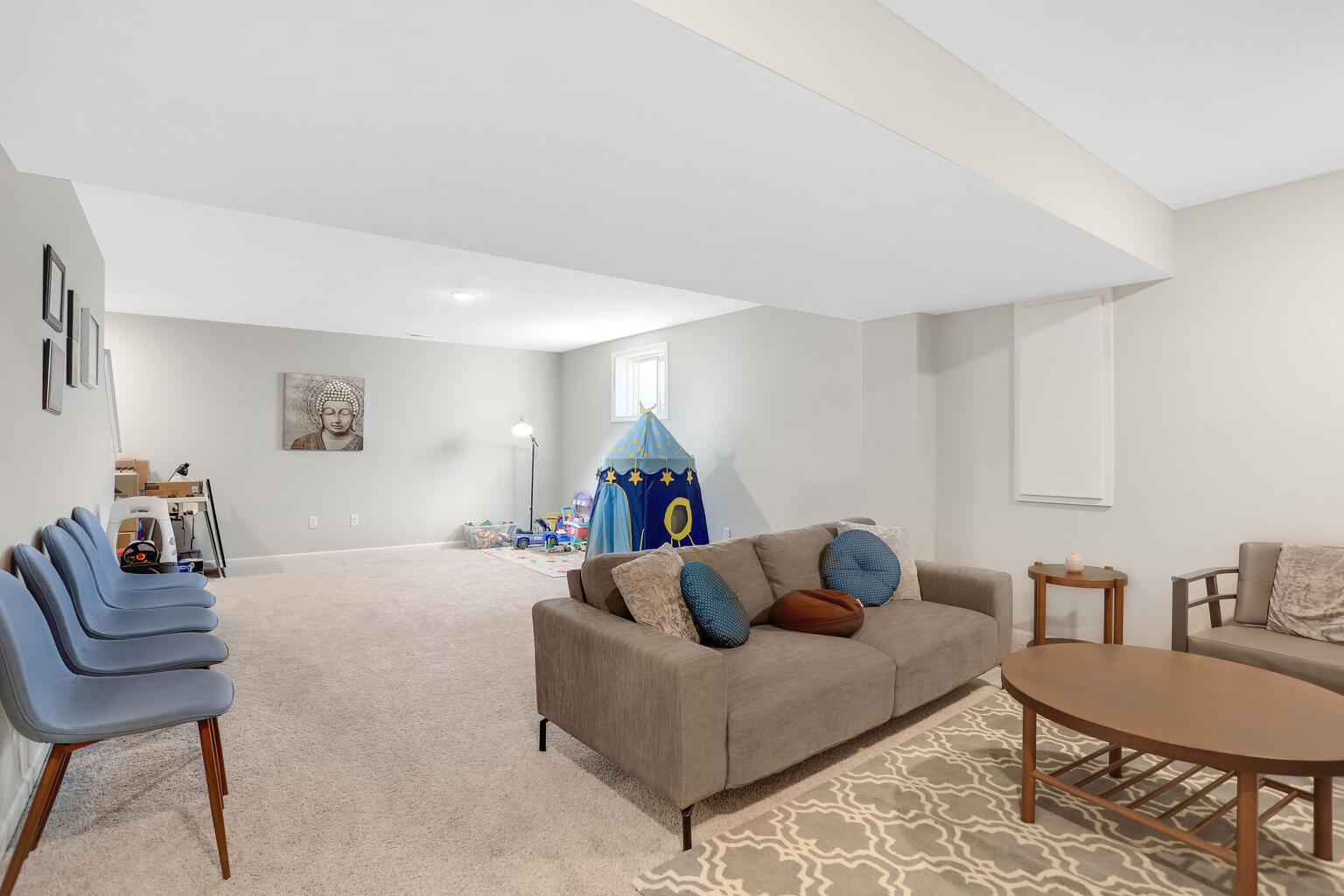 807 Cates Drive Mahomet, IL 61853 - Photo 28 of 33 a living room with furniture and a rug