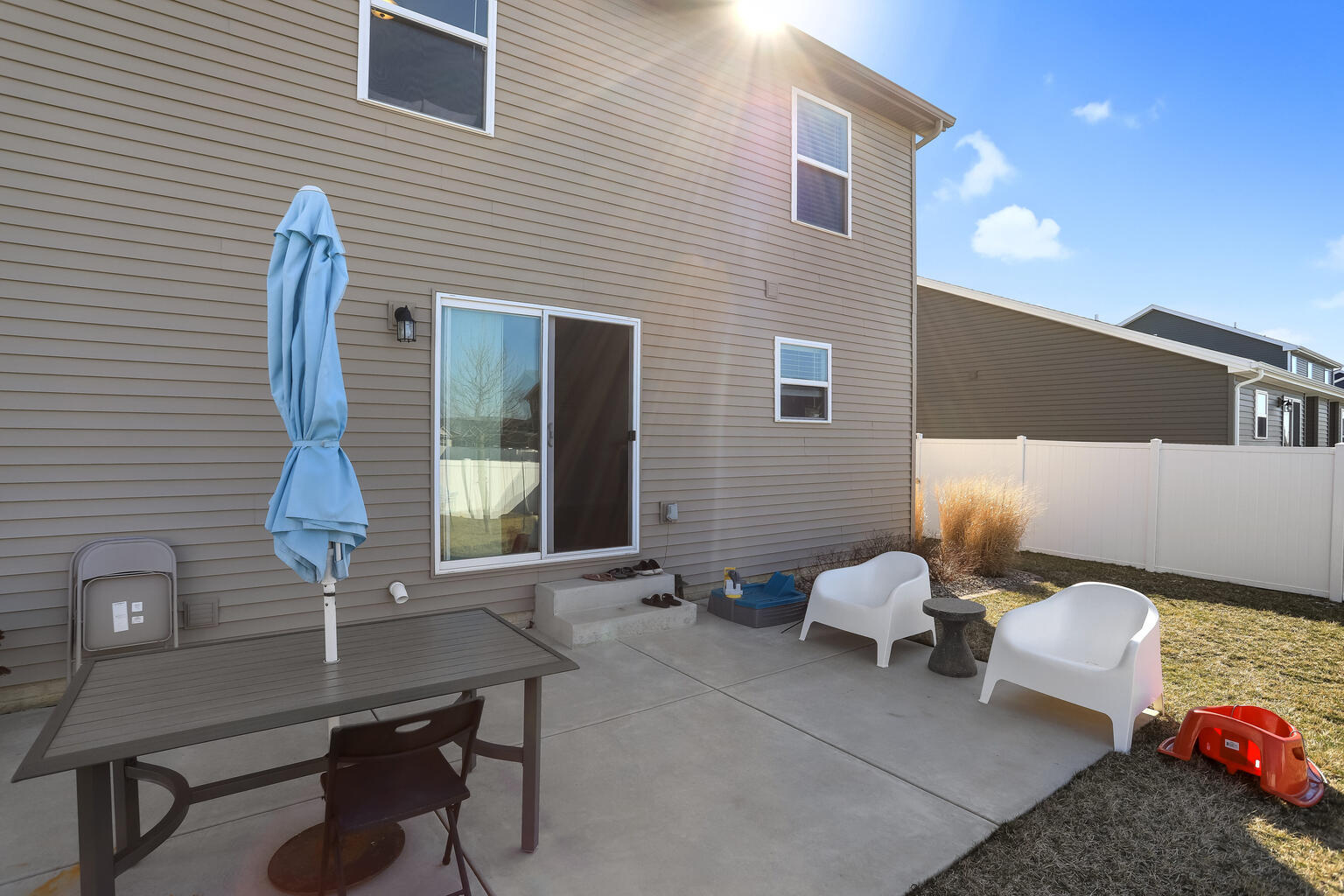 807 Cates Drive Mahomet, IL 61853 - Photo 3 of 33 a backyard of a house with table and chairs