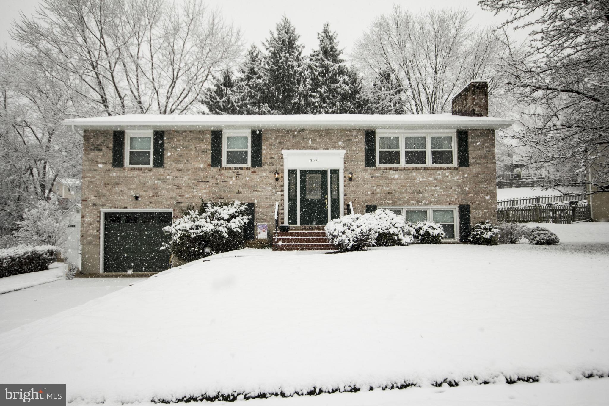 908 Farmstead Road Cockeysville, MD 21030 - Photo 1 of 21 Exterior (Front)