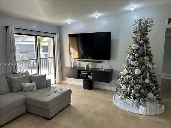 $2,500 | 9729 Hammocks Boulevard, Unit 207E, Miami, FL 33196