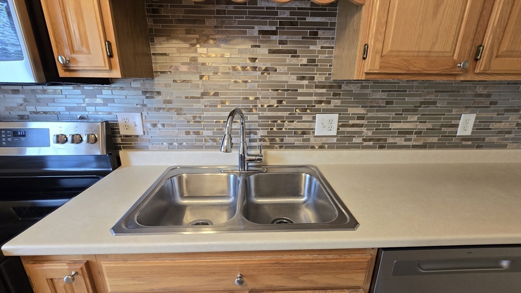 18 Palmer Road, Unit 7 Monson, MA 01057 - Photo 10 of 39