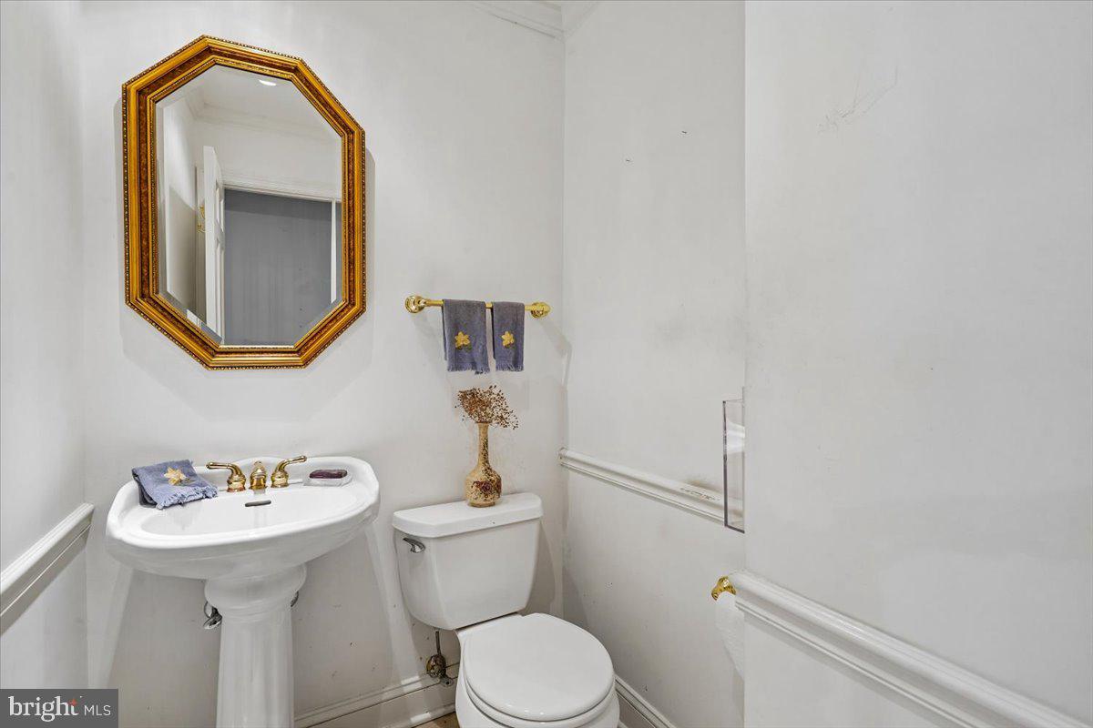 8209 Burning Tree Road Bethesda, MD 20817 - Photo 10 of 27 Powder room