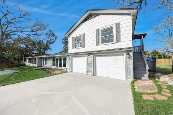$360,000 | 100 North Mattson Street, West Columbia, TX 77486