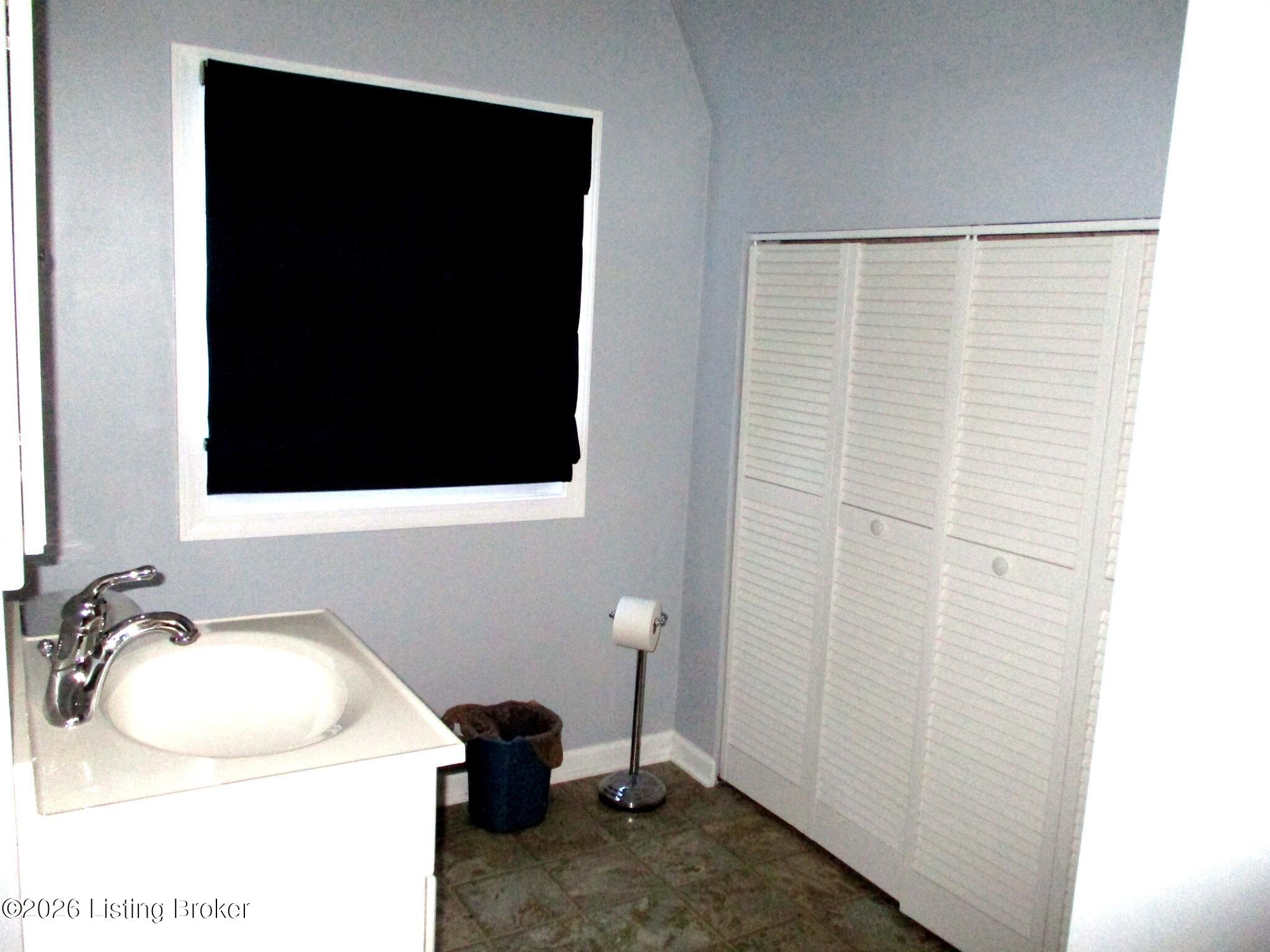 1376 Robbin Lane Cub Run, KY 42729 - Photo 14 of 19 Upstair sBathroom 1