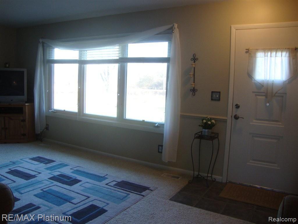 881 Wolverine Road Mason, MI 48854 - Photo 7 of 25 DSC02579.JPG