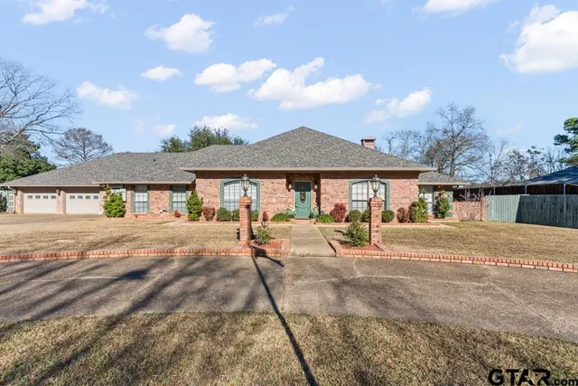 $559,900 | 106 Cheyenne Street, Gilmer, TX 75644