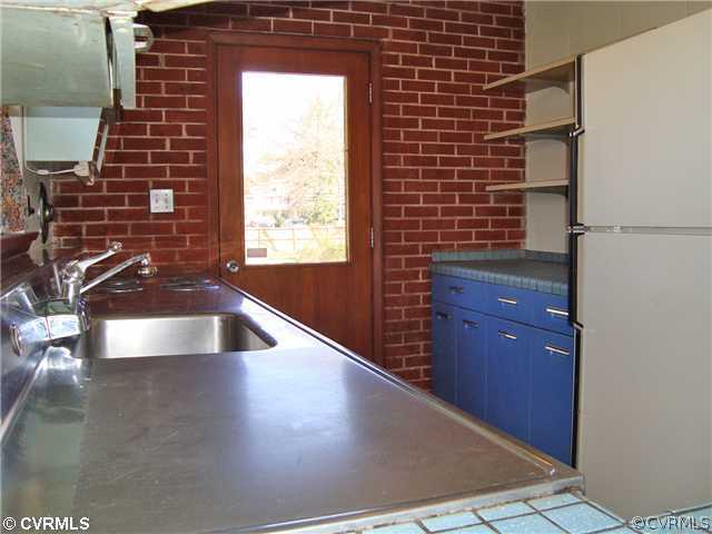 3905 Brook Road Richmond, VA 23227 - Photo 7 of 12 a view of a fireplace