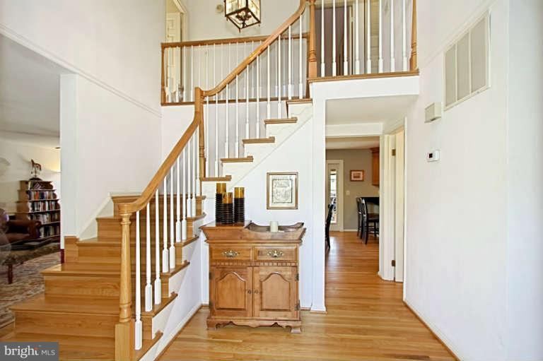 6050 Colchester Road Fairfax, VA 22030 - Photo 2 of 23 Foyer