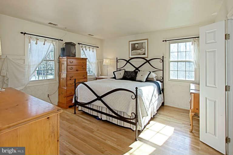 6050 Colchester Road Fairfax, VA 22030 - Photo 13 of 23 Bedroom (Master)