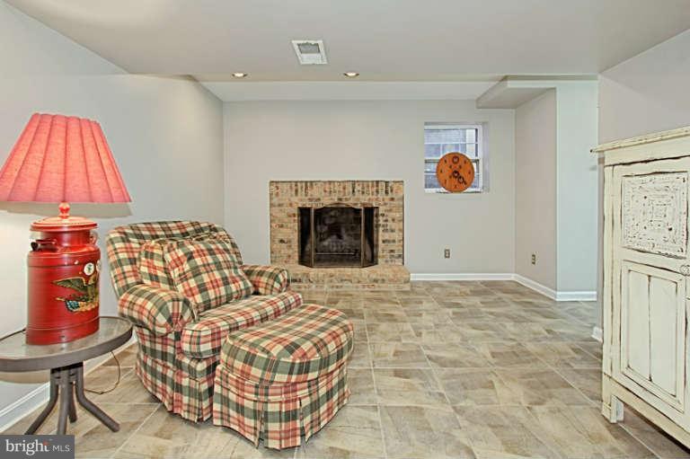 6050 Colchester Road Fairfax, VA 22030 - Photo 17 of 23 Rec Room