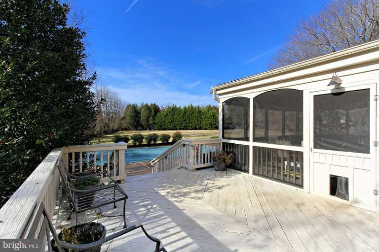 6050 Colchester Road Fairfax, VA 22030 - Photo 19 of 23 Deck