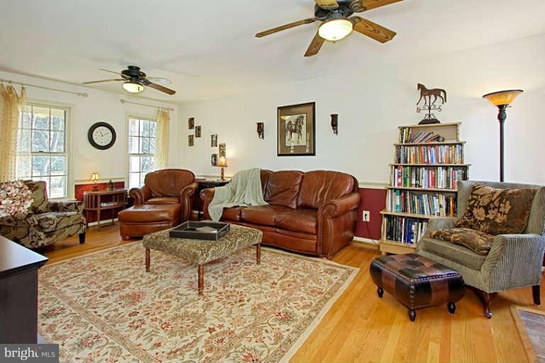 6050 Colchester Road Fairfax, VA 22030 - Photo 4 of 23 Family Room