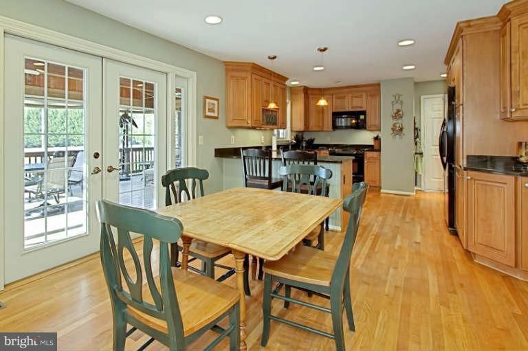 6050 Colchester Road Fairfax, VA 22030 - Photo 6 of 23 Kitchen