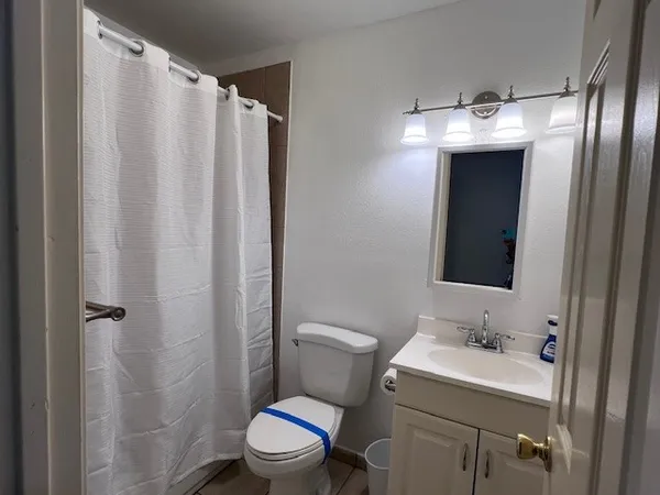 $1,200 | 4721 9th Street, Unit A, Bacliff, TX 77518