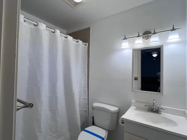 $1,200 | 4721 9th Street, Unit A, Bacliff, TX 77518